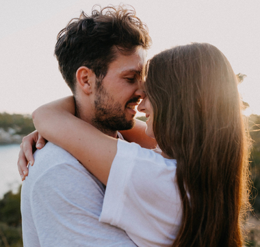 Navigating the World of Online Dating: Do's and Don'ts for a Successful Experience